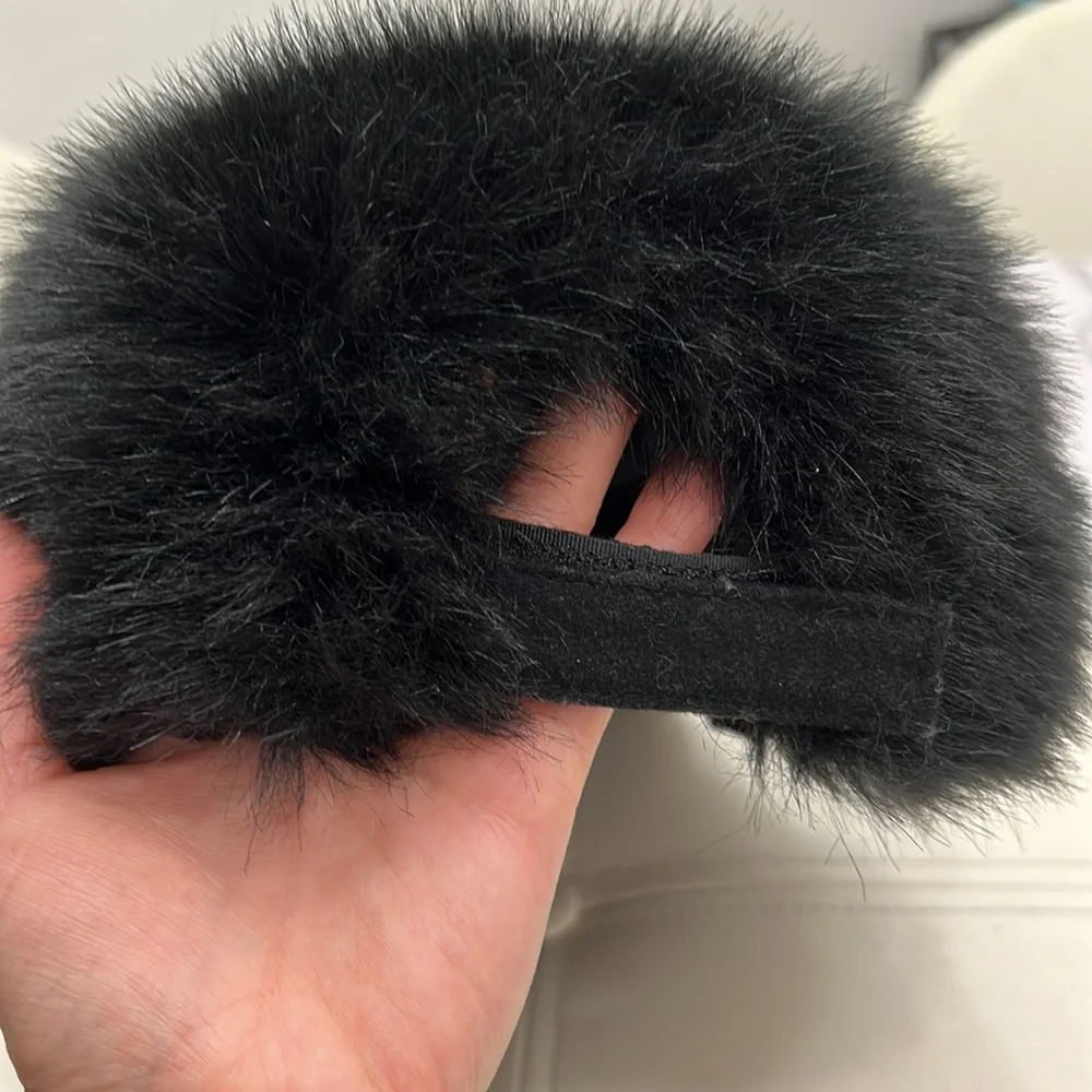 Winter cap w faux fur black BCBG - Picture 7 of 7